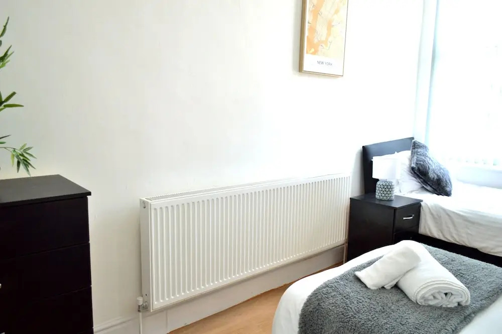 Beautiful Two-bed Apartment With Driveway Parking