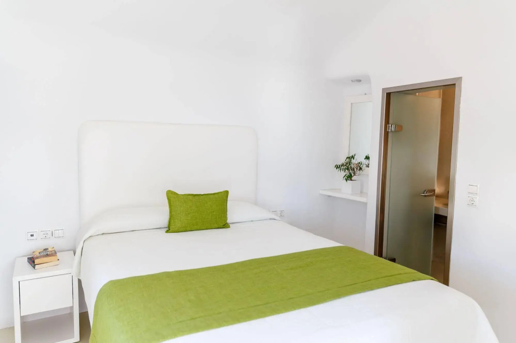 Sun Rocks Boutique Hotel - Caldera View Suites & Sunset Dining Experience