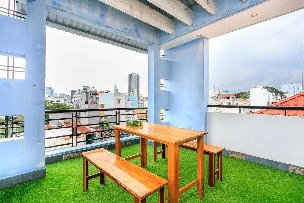 Yelo 2 Hostel