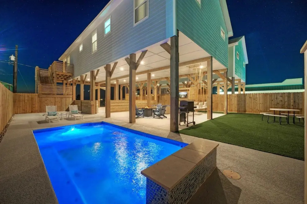 Coastal Retreat w/ Pool, Firepit, BBQ & Outdoor TV Lounge Deja Blue by Avantstay
