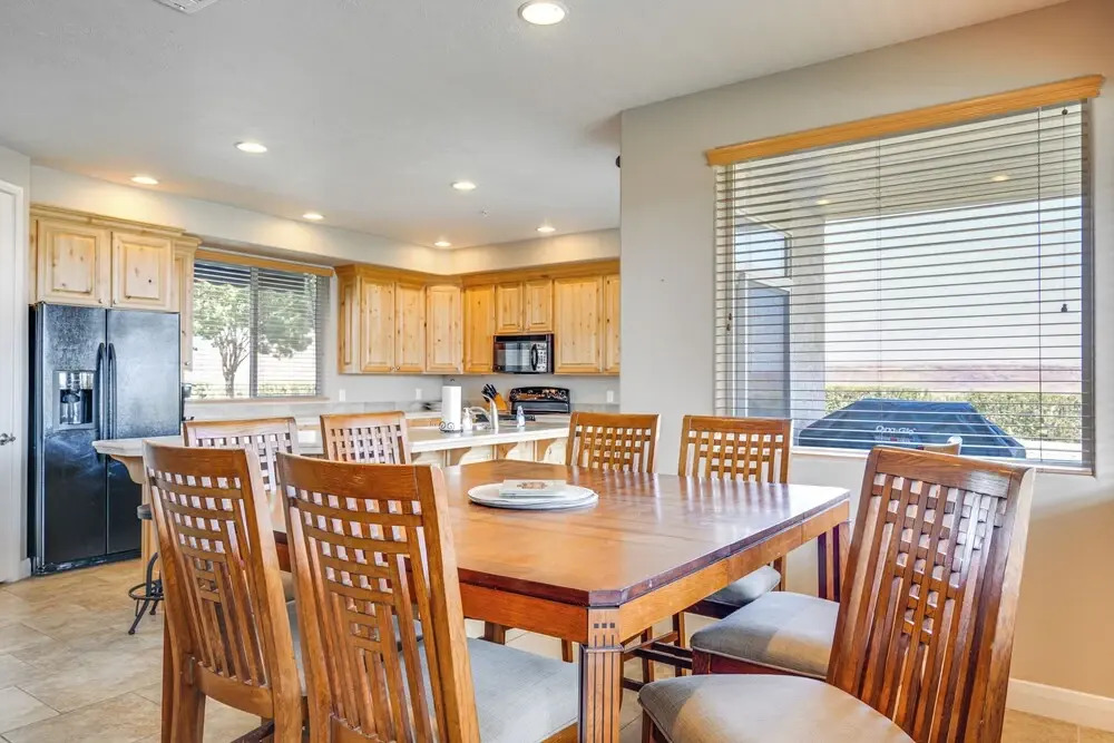 Pool Access & Patio! Resort-style St George Condo