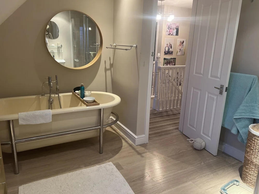 Remarkable 3-bed House in Netley Abbey Southampton