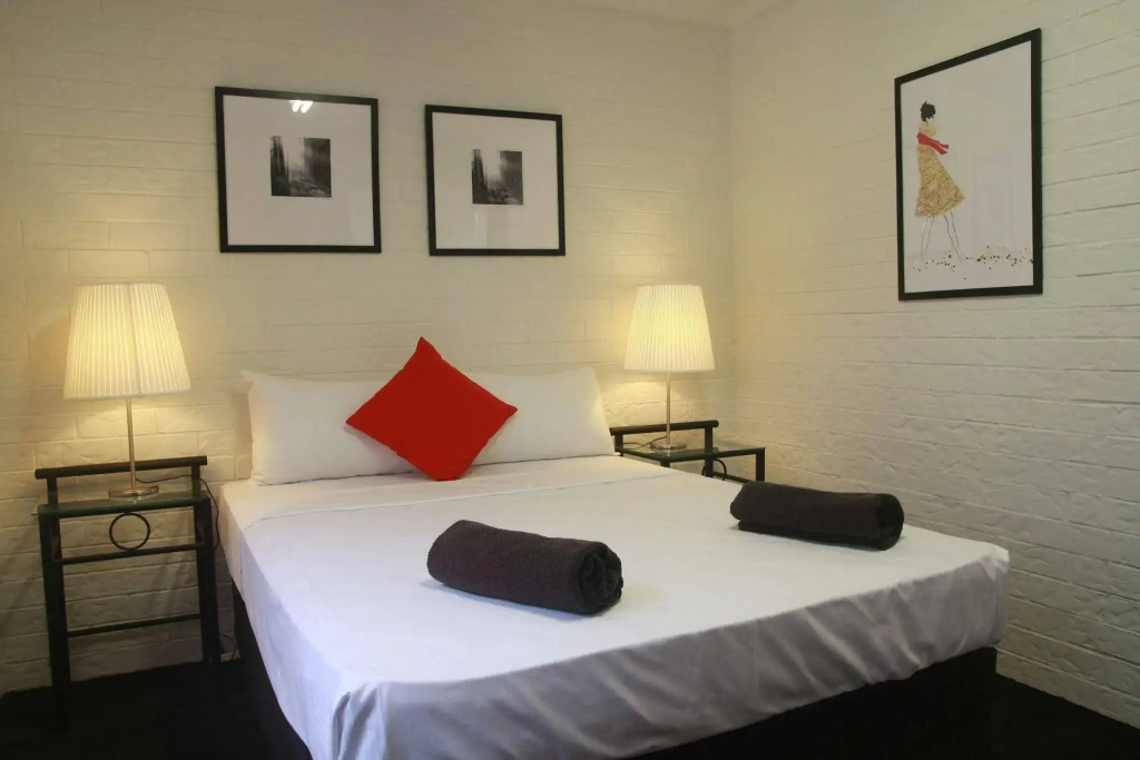 Ascot Budget Inn & Residences