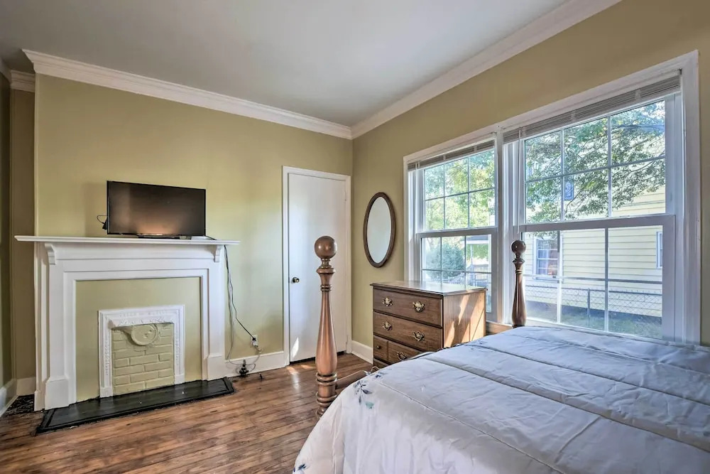 Cozy Greenville Bungalow ~ 2 Mi to Downtown!