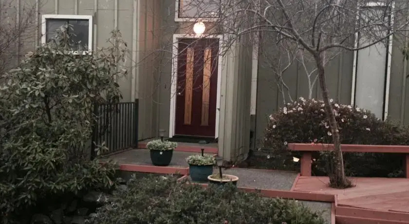 Rhododendron Inn