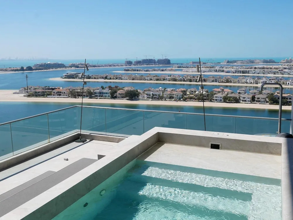High End 4BR Penthouse With Private Pool and Skyline Views