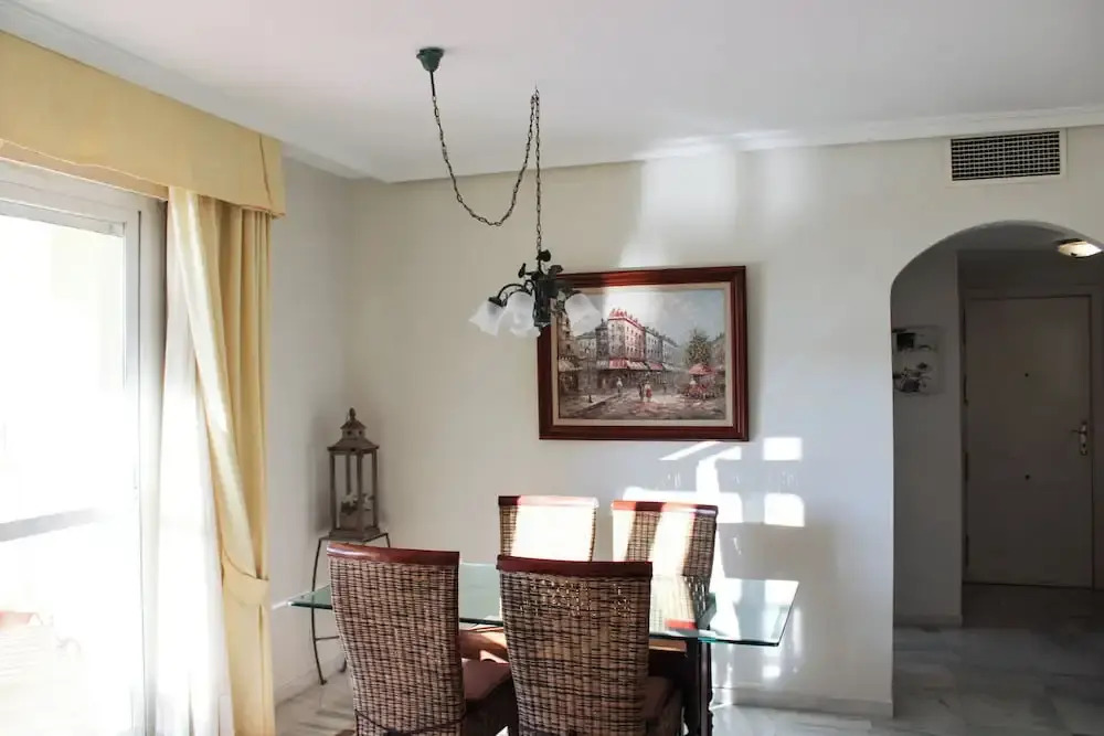 Apartment 10 Minutes Walk From Puerto Banús
