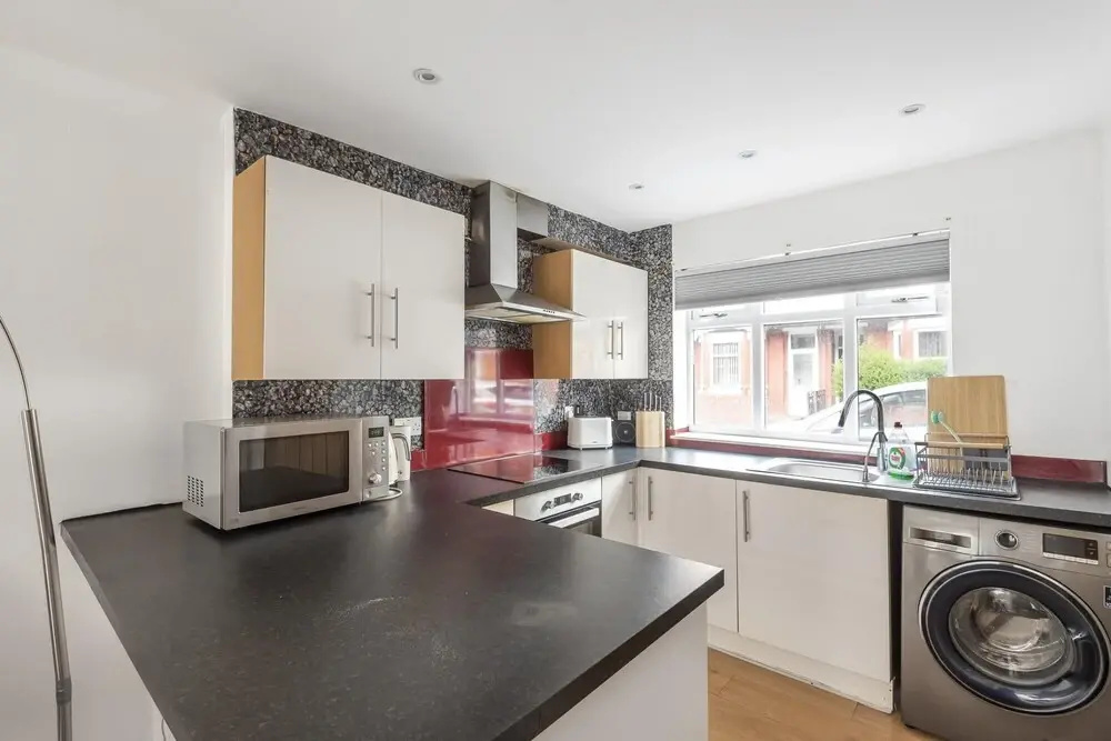 Entire Home - Cosy 3 Bedroom House Close to Levenshulme Station 13 Mins to Manchester City Centre