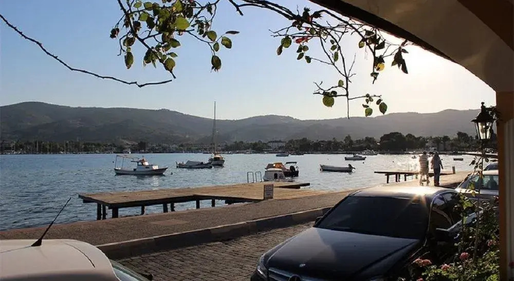 Foca Yali Hotel