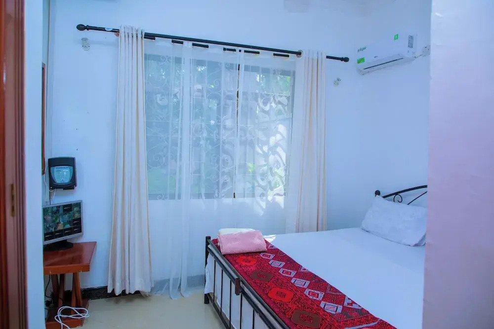 Dar es Salaam-sleeps8-parking-garden-pet Friendly