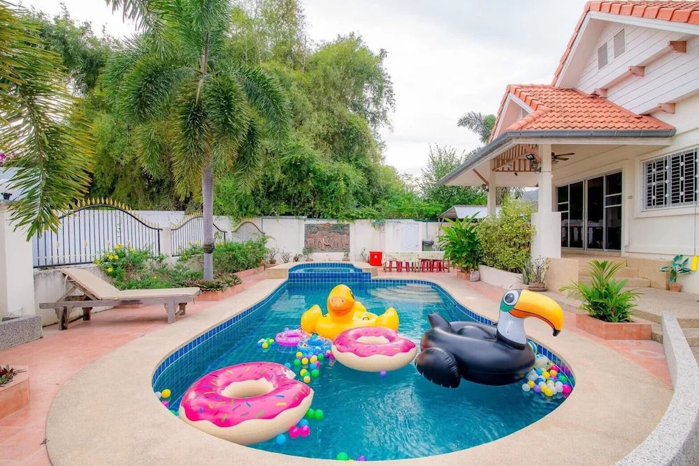 Great Green A Pool Villa