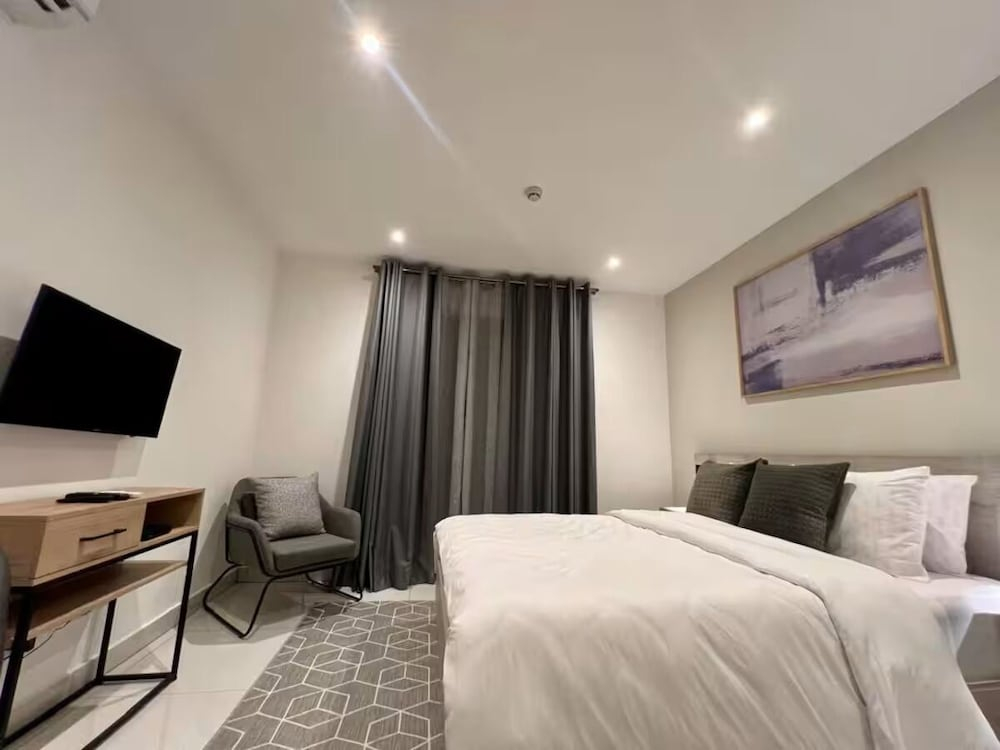Peravi Suites at Loxwood