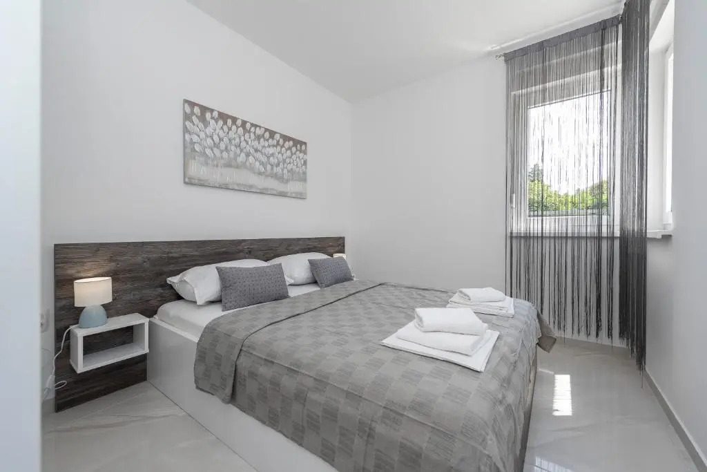 Villa Star 5 a centrally located ap. with a pool