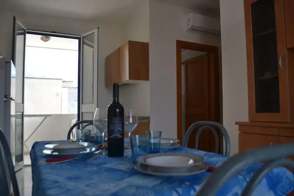 Cosy Apartment Near The Beach With Balcony Pets Allowed Parking Available