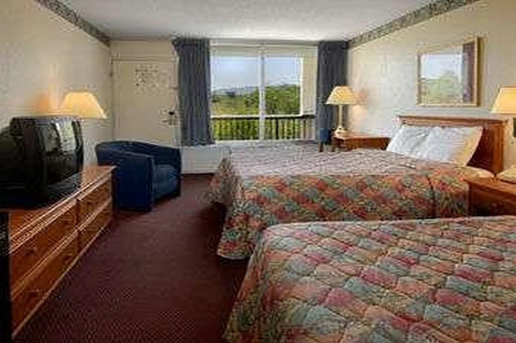 Knights Inn - Newport, TN