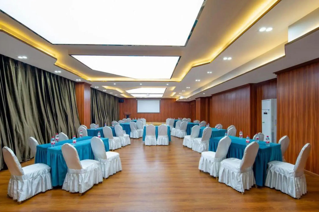 Vienna Hotel (Zunyi Xinpu Riyuexingcheng Branch)