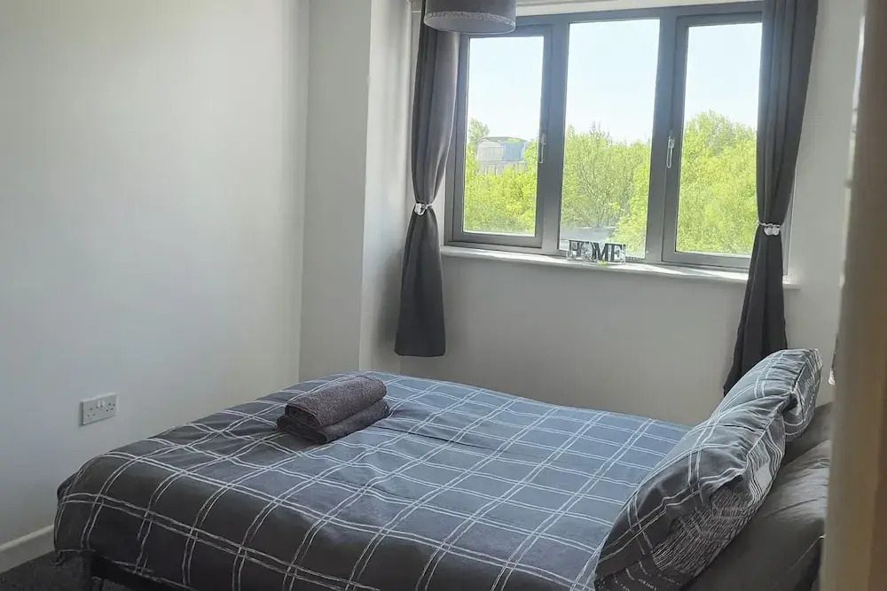 2 Bed Appt - City Centre - Private Balcony