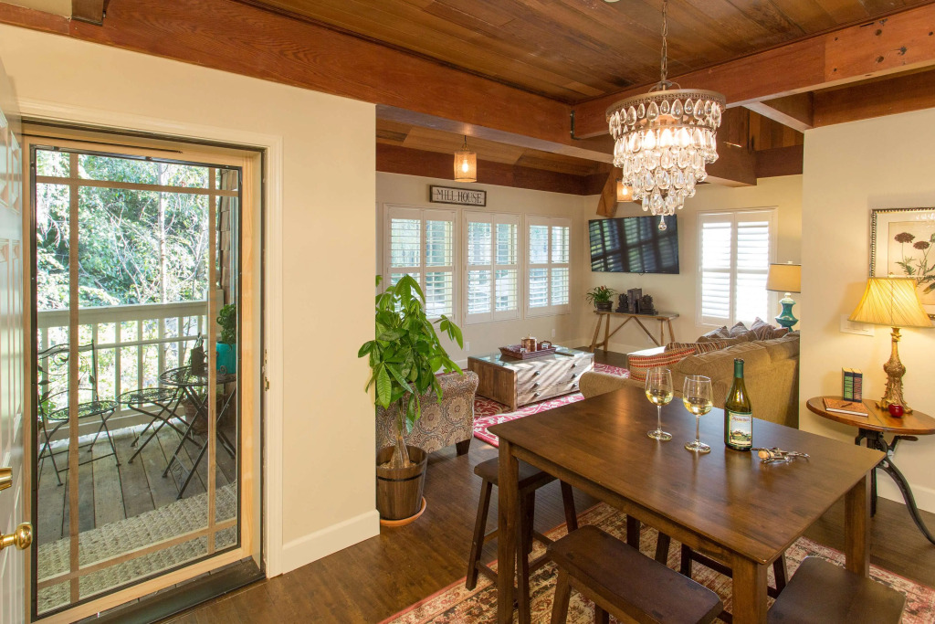 Apple Farm Inn
