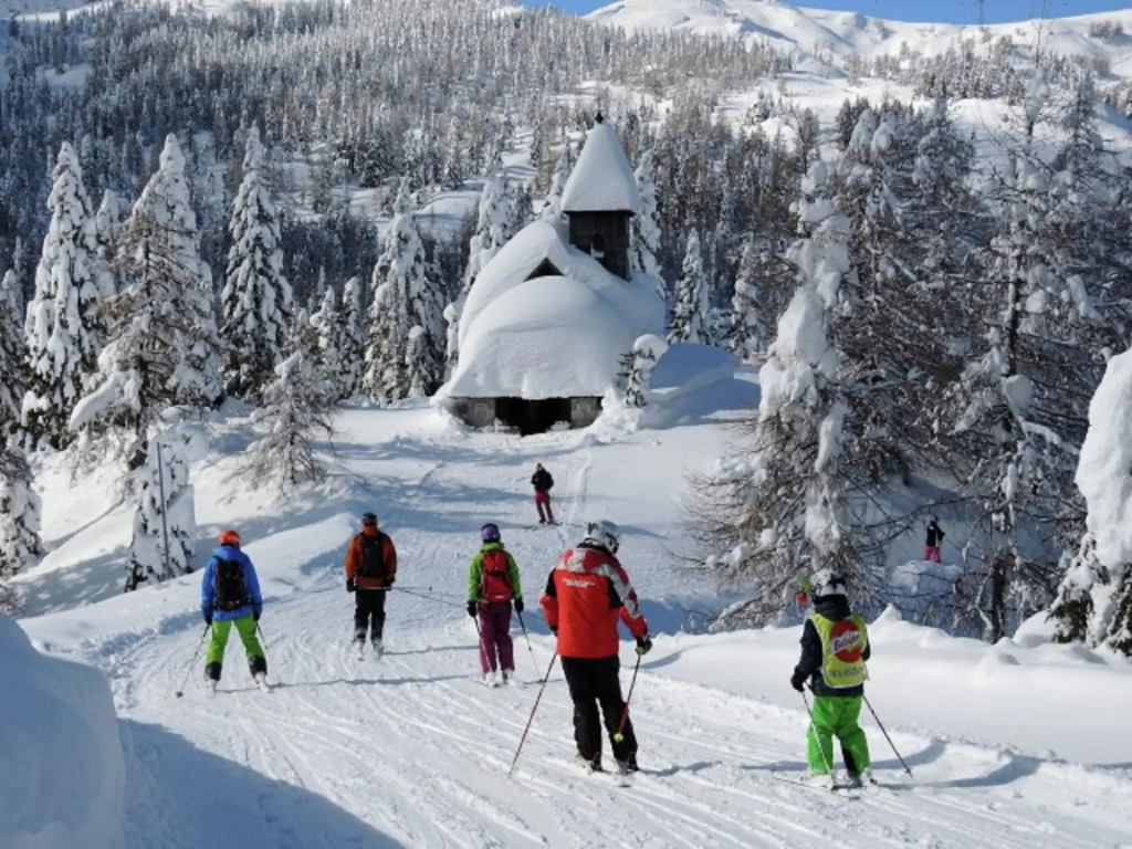 Cozy Holiday Home in Jenig near Skiing