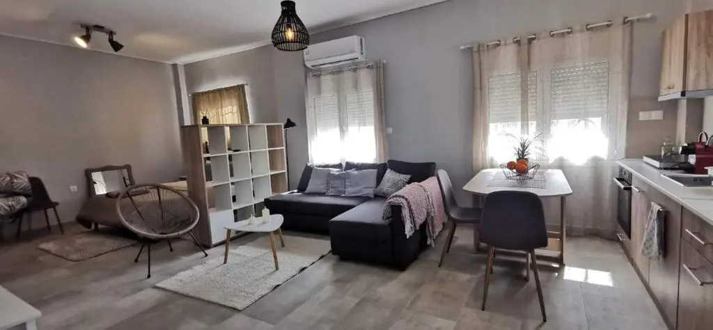 Xrysa's Central City Apartment