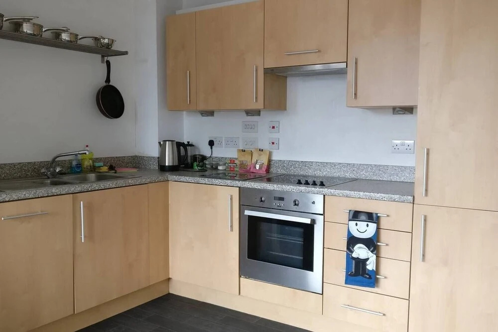 Beautiful City Centre 2-bed Apartment With Balcony