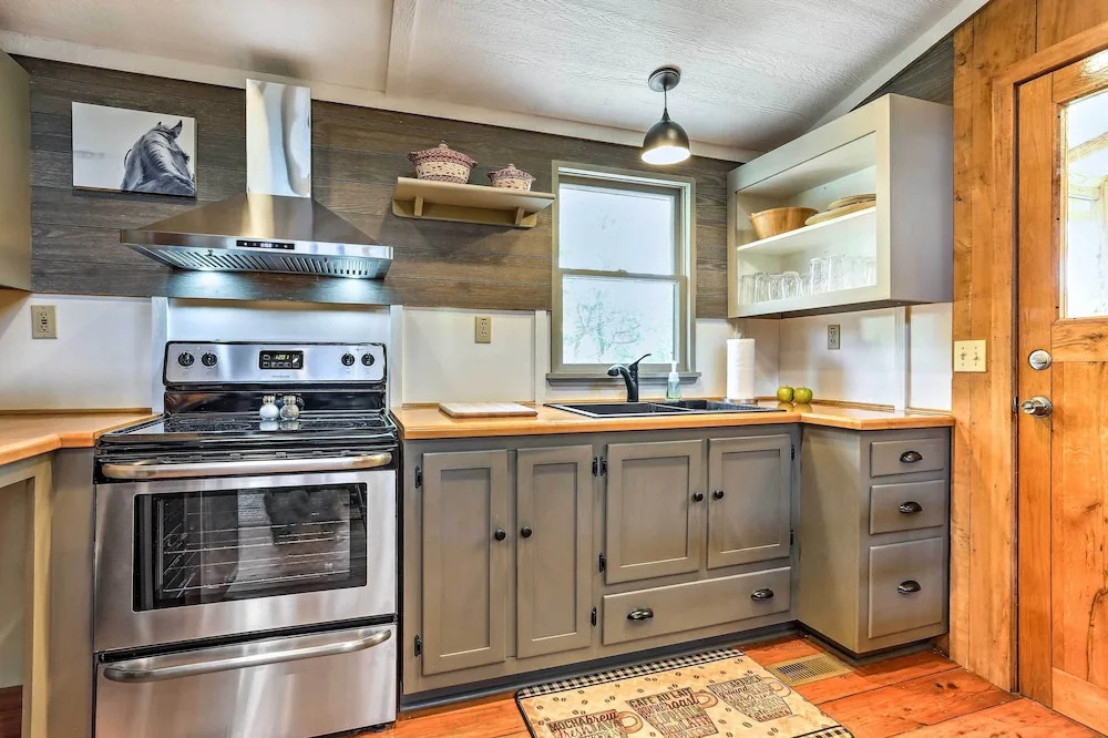 Cozy Hatteras Island Abode ~ 1 Mi to Frisco Beach!