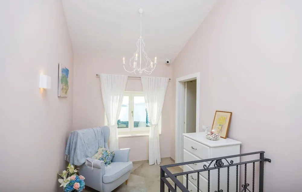Nice Home in Brsecine With Wifi and 3 Bedrooms