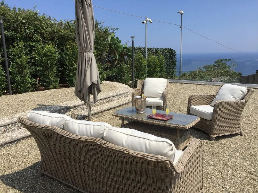 Collina House