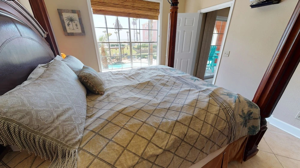 Dawn 823 Condo With Private Balcony and Views of Gulf of Mexico by Redawning