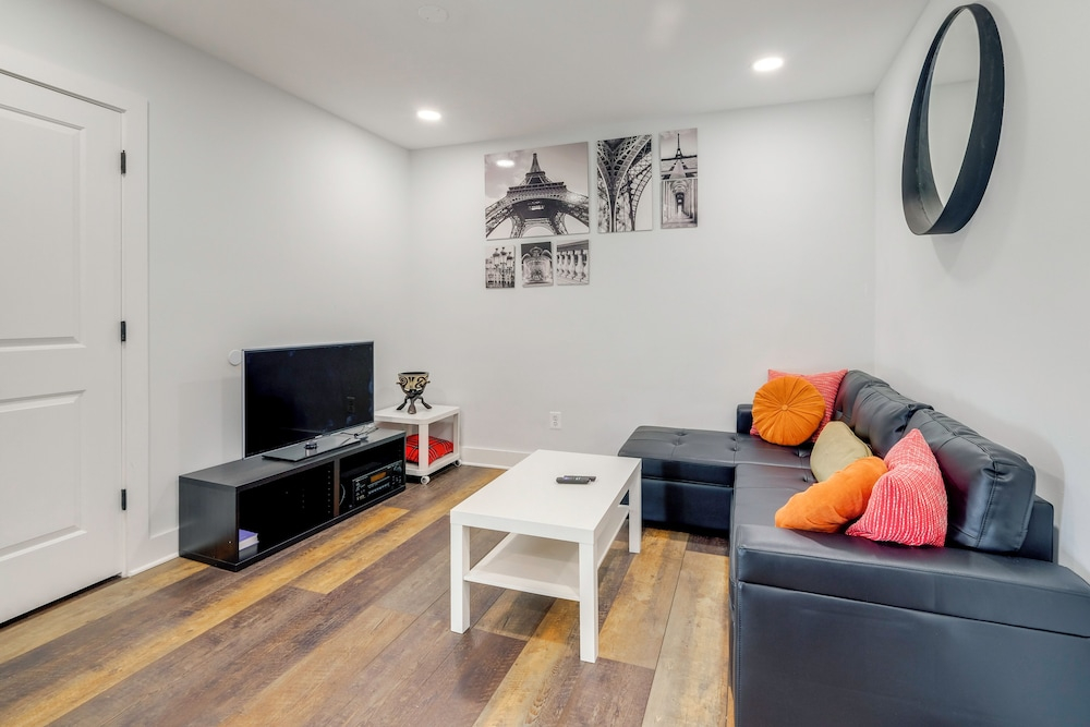 Fire Pit & Yard! Modern DC Unit Near H Street