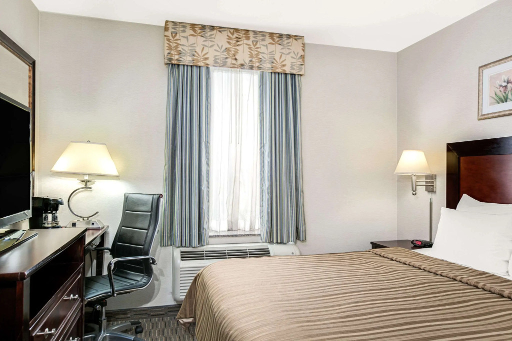 Days Inn - Long Island City