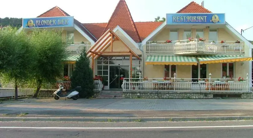 Blonder Panzio es Sörfözde