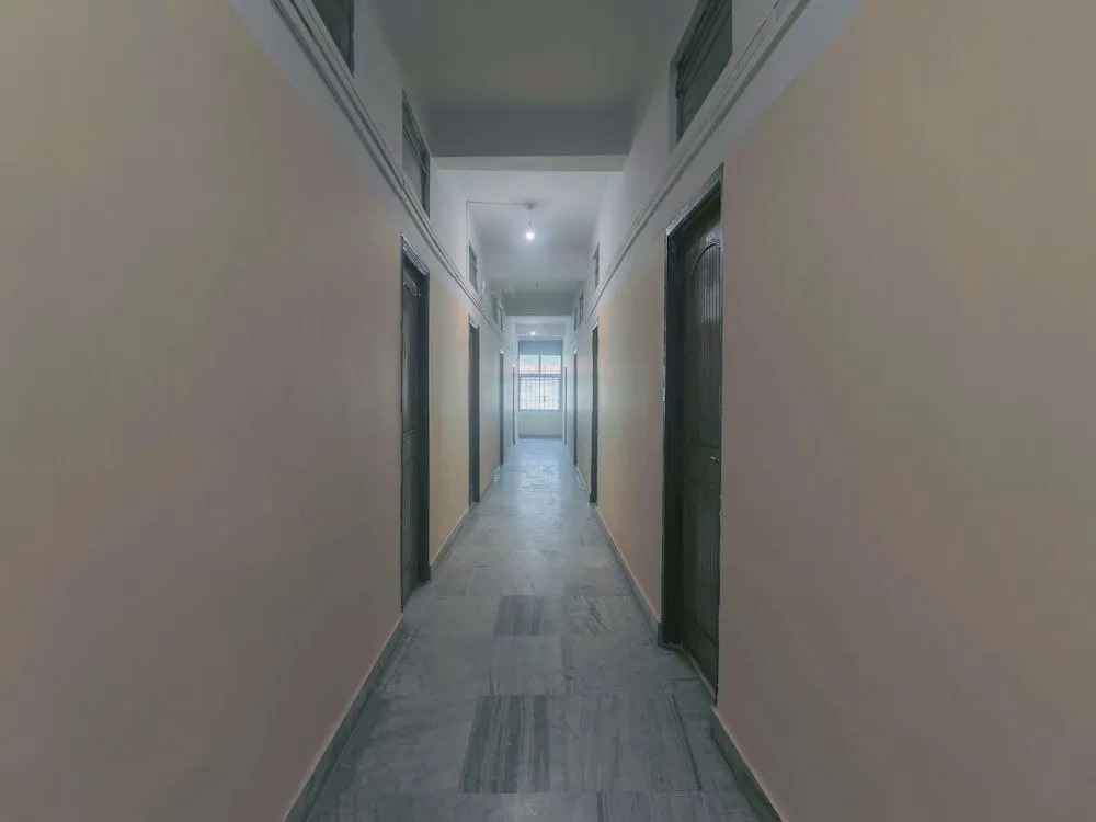 OYO 23373 Hotel Midline