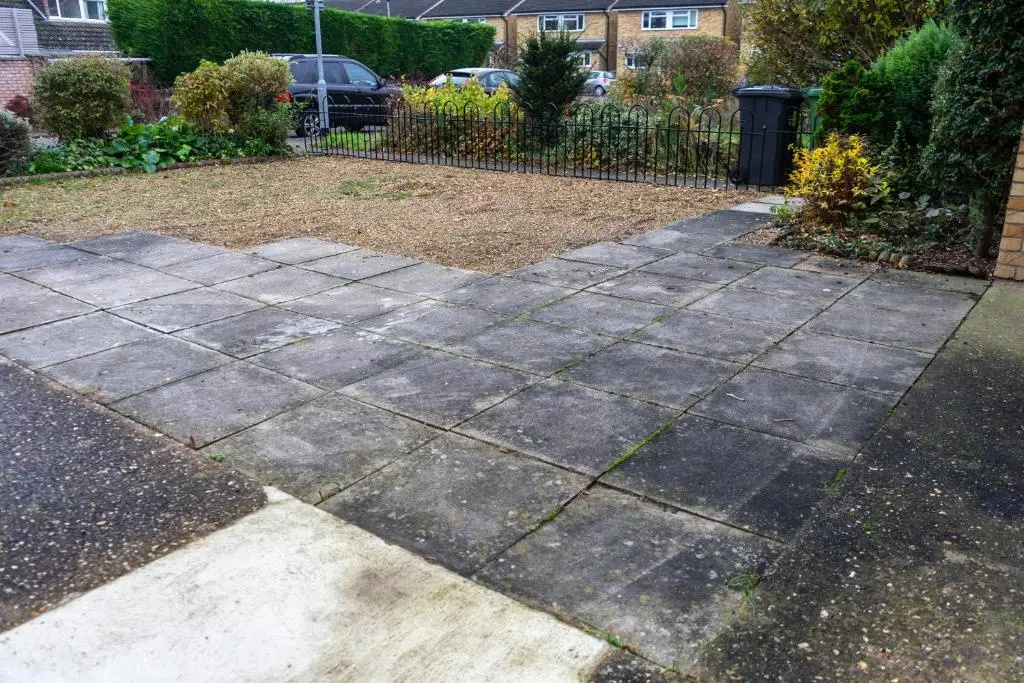 Modern 2 Bed Apartment on Edge of City Centre, 2xFREE Private Parking, Ground Floor & Private Entrance in Quiet Neighbourhood