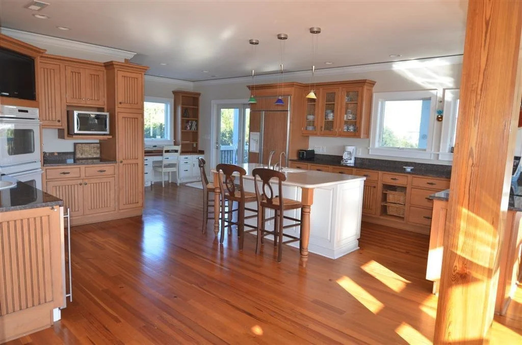 727 Twelve Oaks 4 Br Home by RedAwning