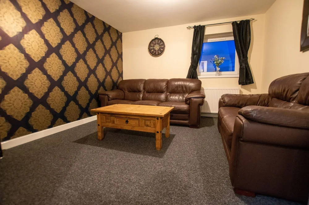 Fresh 4-bed Apartment