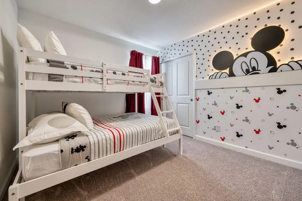 Luxury 5 Bedroom Home 10 Minutes From Disney