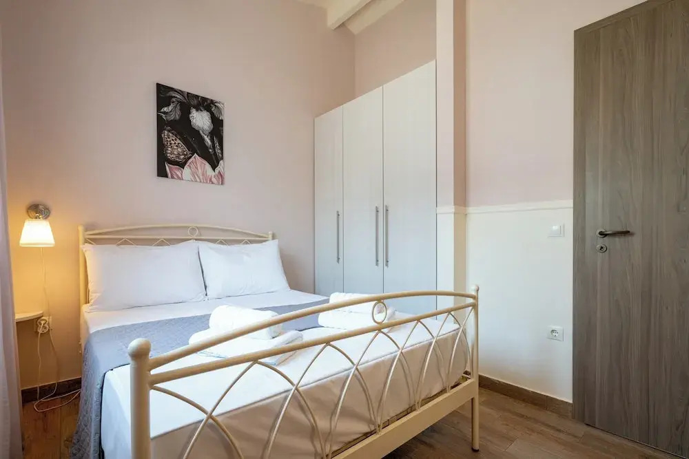 Olympias Apartments by Traser