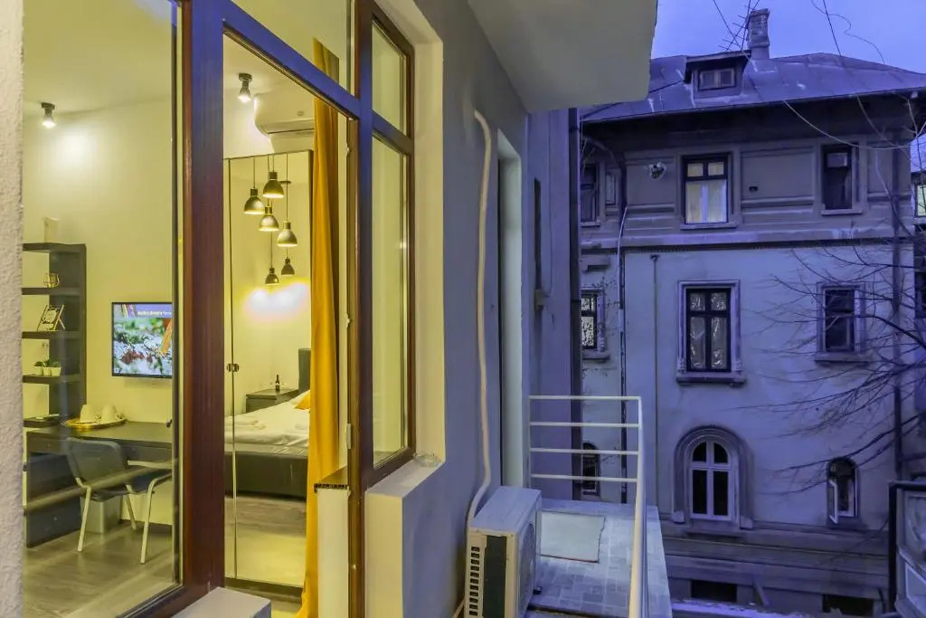 CHÂTEAU: Upscale Suites in Bucharest's Historical Center!