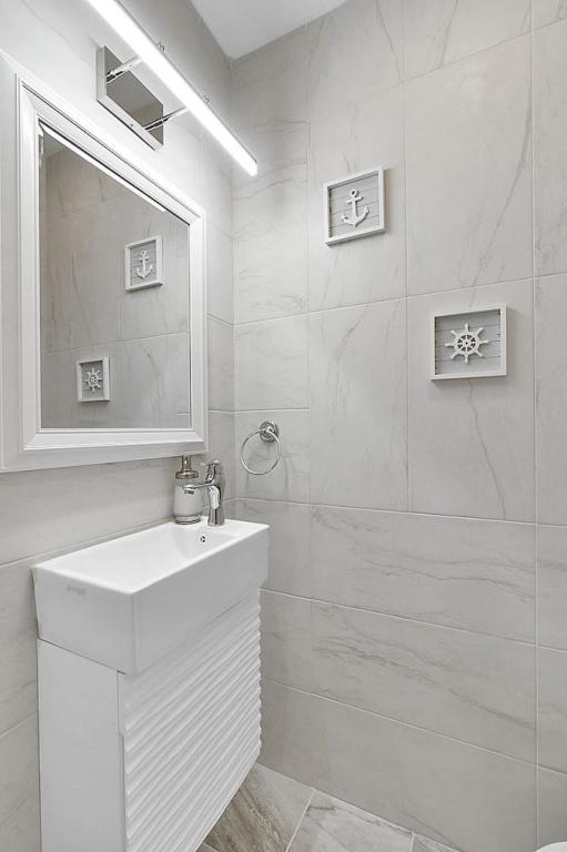 Renovated Quiet All King Bed Suites