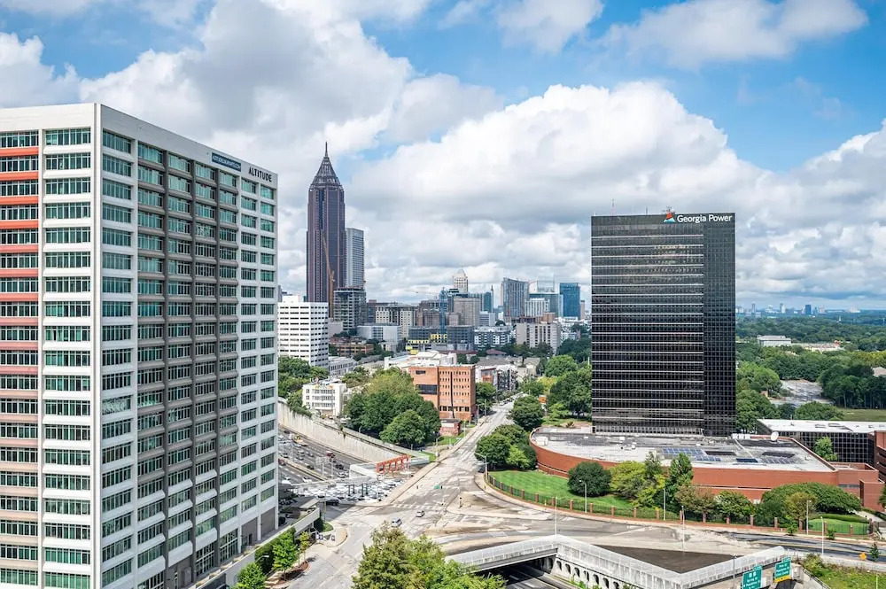 ATL Downtown 2BR with Free Parking Gym