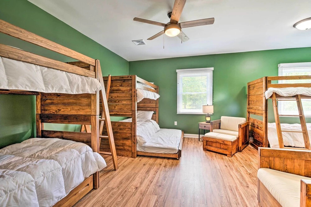 East Stroudsburg Home w/ Fire Pit & Private Pond