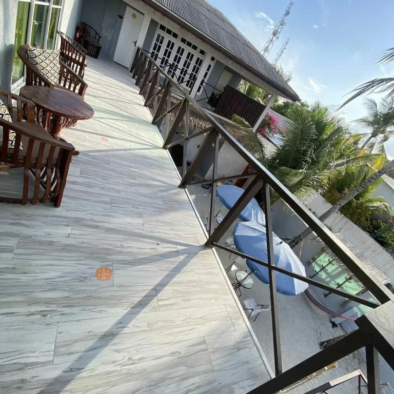 TWIN PALMS Surfhouse