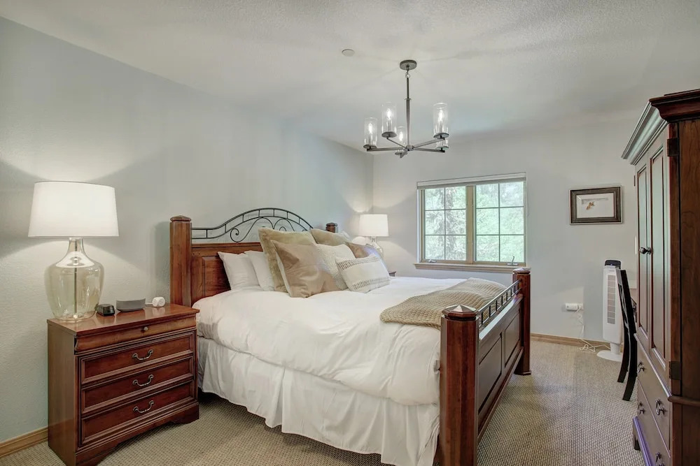 Luxury 4 bedroom Premier Residence at St James Place 4 Condo by RedAwning