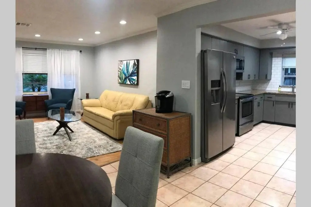 Boho Vibe 3B/2B centrally located Alta Vista Home