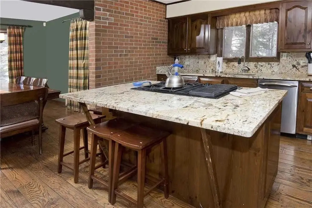 Sunburst Residence 5 Bedrooms 3.5 Bathrooms Home