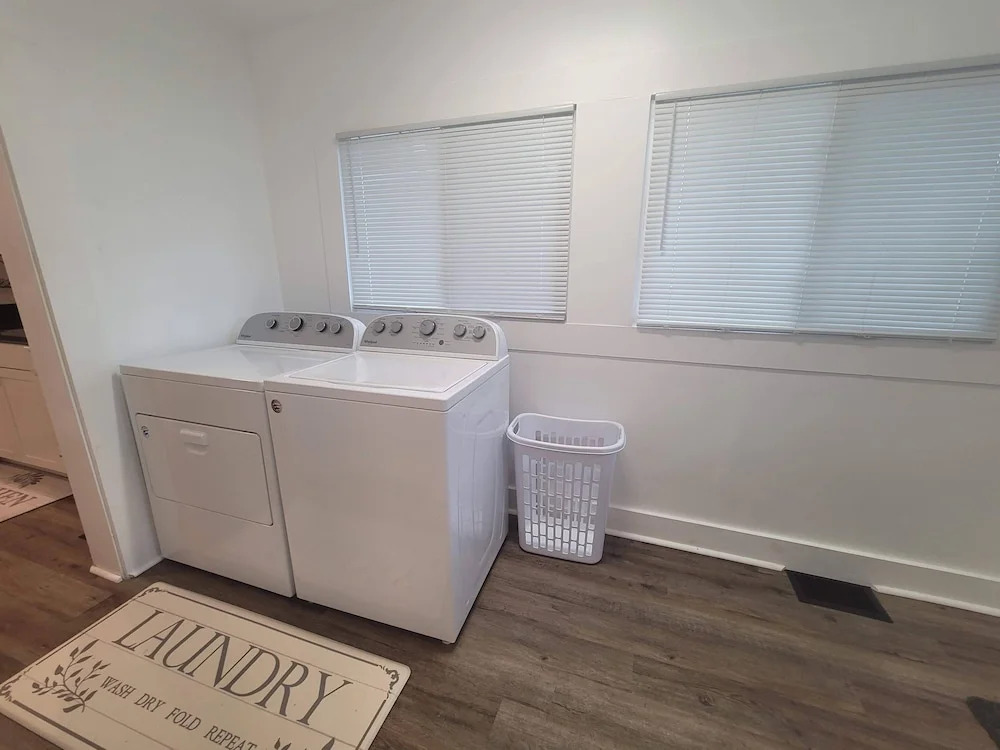 Charming 3b-1b Westside Indy
