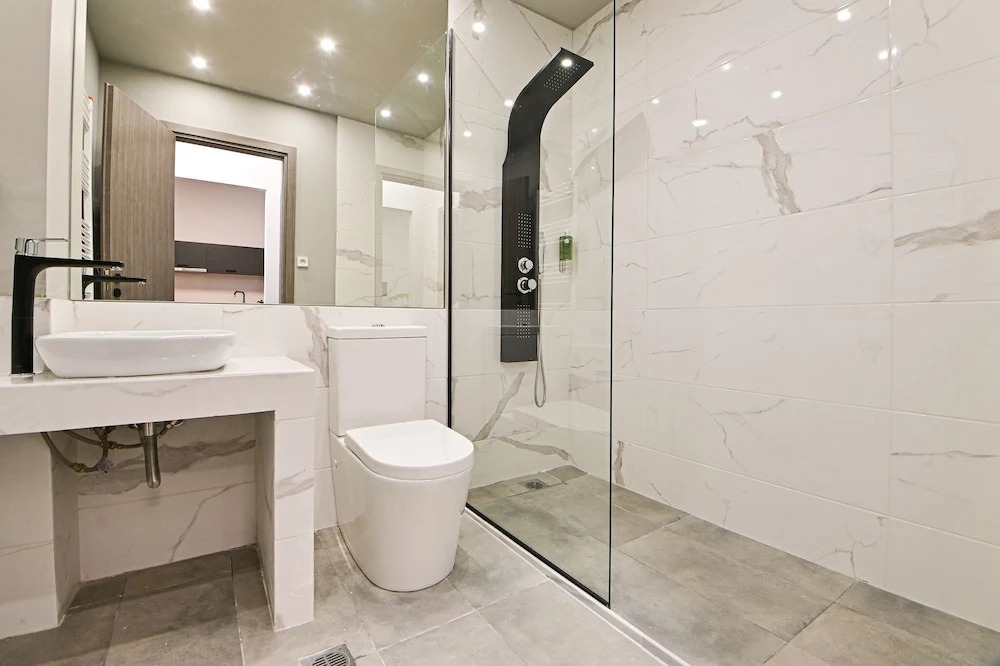Thisean Modern Suites By Athens Stay