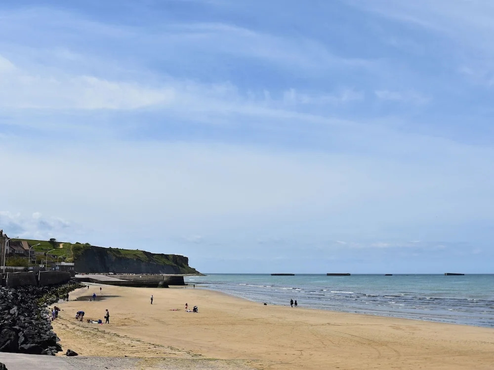 Cosy Holiday Home in Port-en-bessin-huppain With Garden