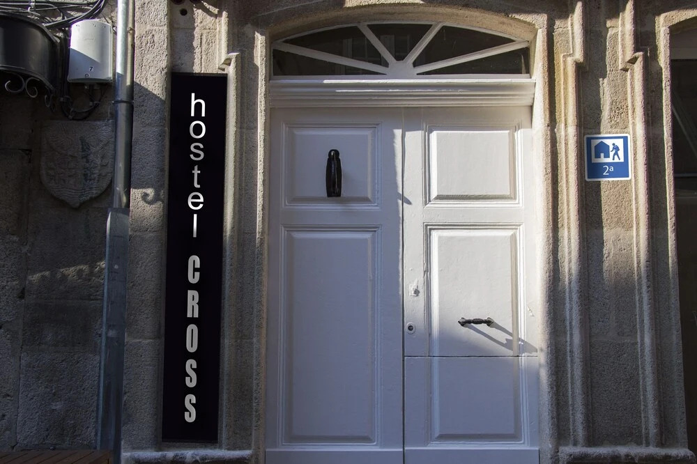 HOSTELCROSS